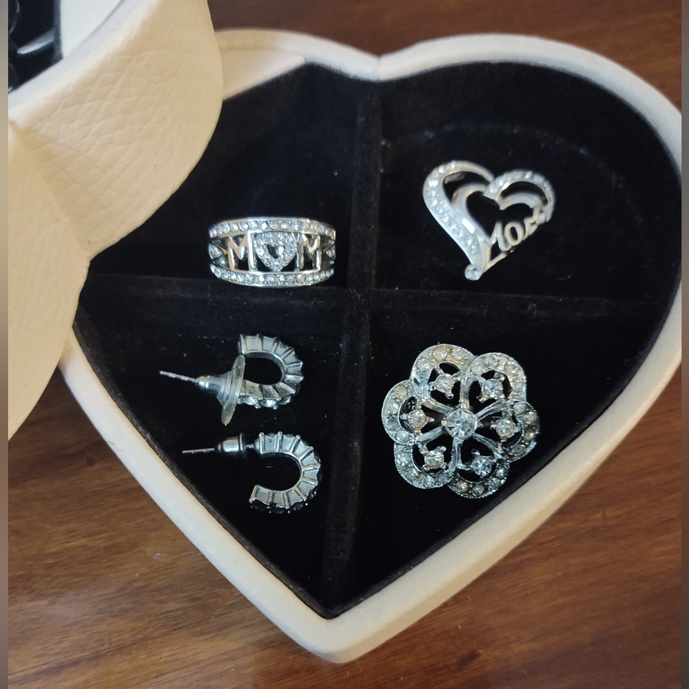 Pandora Leather Jewelry Box with Jewelry